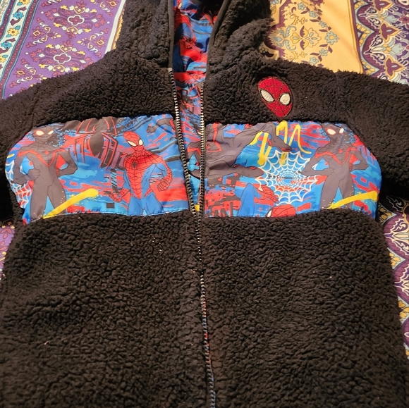 Reversible Spiderman coat - Picture 3 of 4